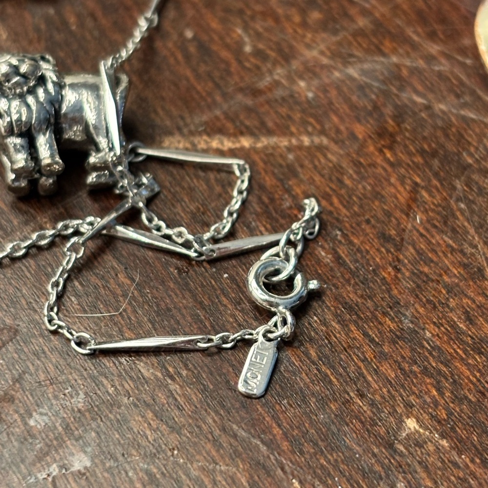 Vintage costume jewelry lot of necklaces, charms, pins, etc - Picture 5 of 6